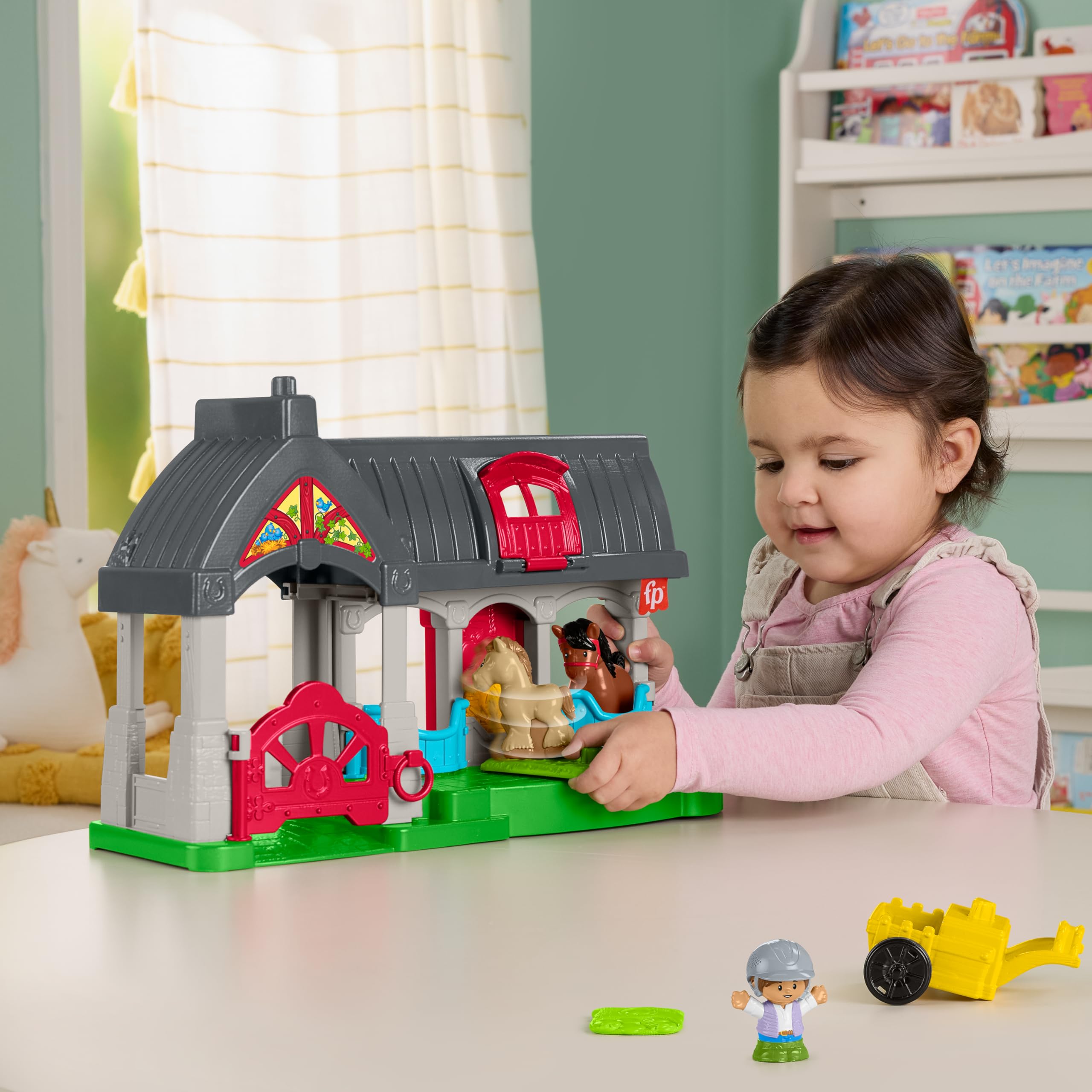 Fisher-Price Little People Friendly Horses Stable Playset with Sounds & Figures - Ages 1+
