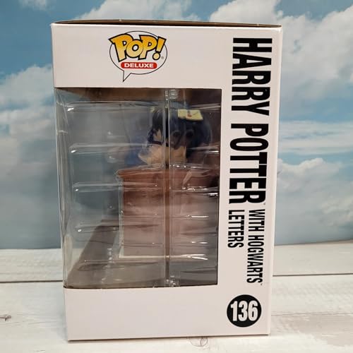 Harry Potter: Wizarding World - Funko Pop! Harry Potter with Hogwarts Letters Exclusive 136