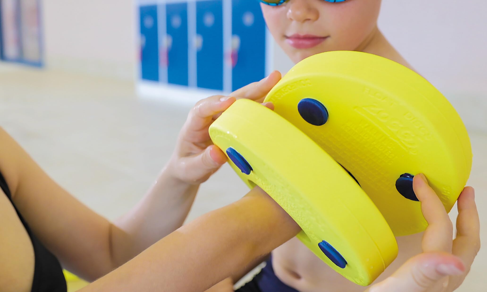 Zoggs Kids Lightweight Foam Float Discs for Swimming - Ages 2-6 Years | Variable Buoyancy 6