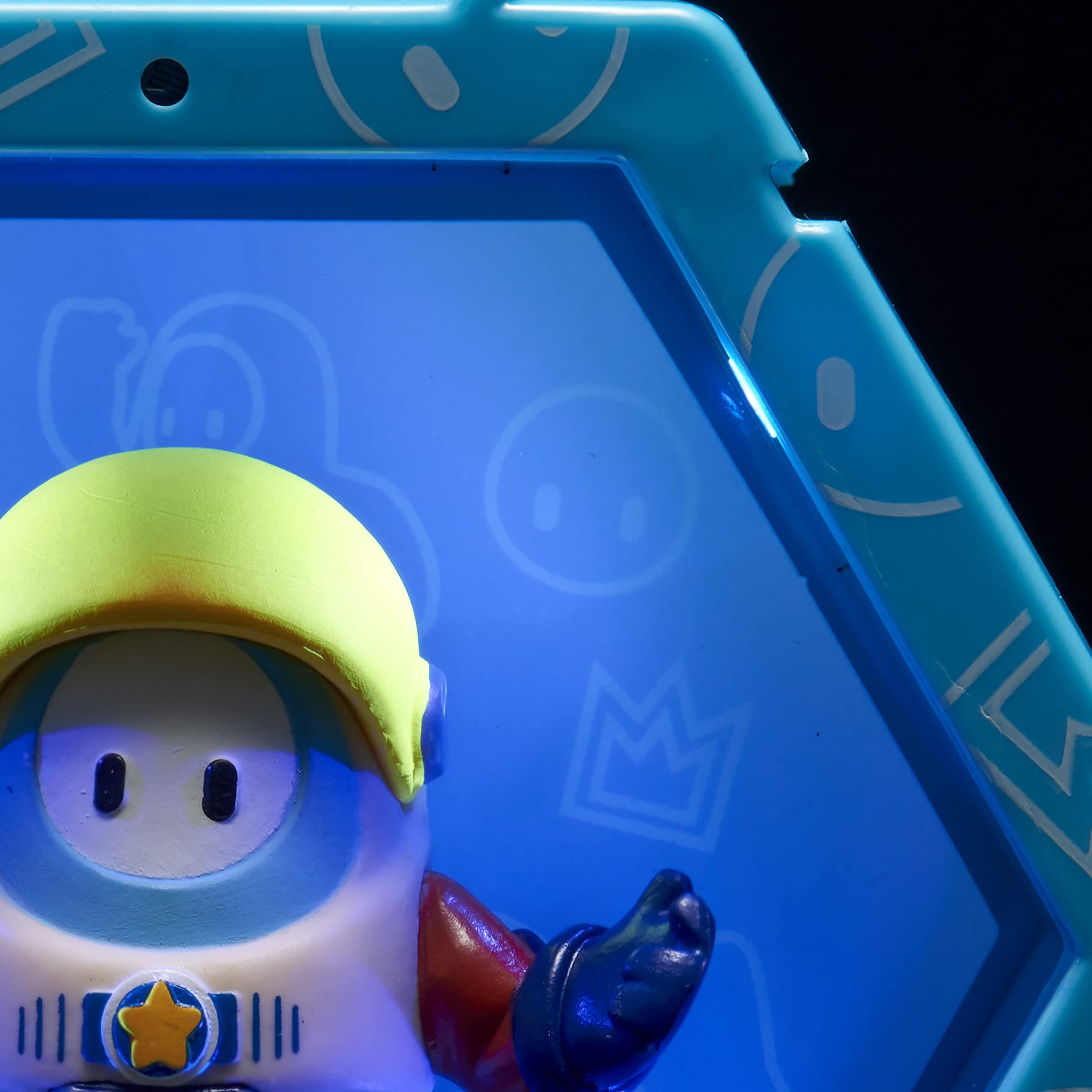 WOW! PODS Fall Guys: Ultimate Knockout - Astronaut Light-up Bobble-Head Figure | Collectible Toy 4