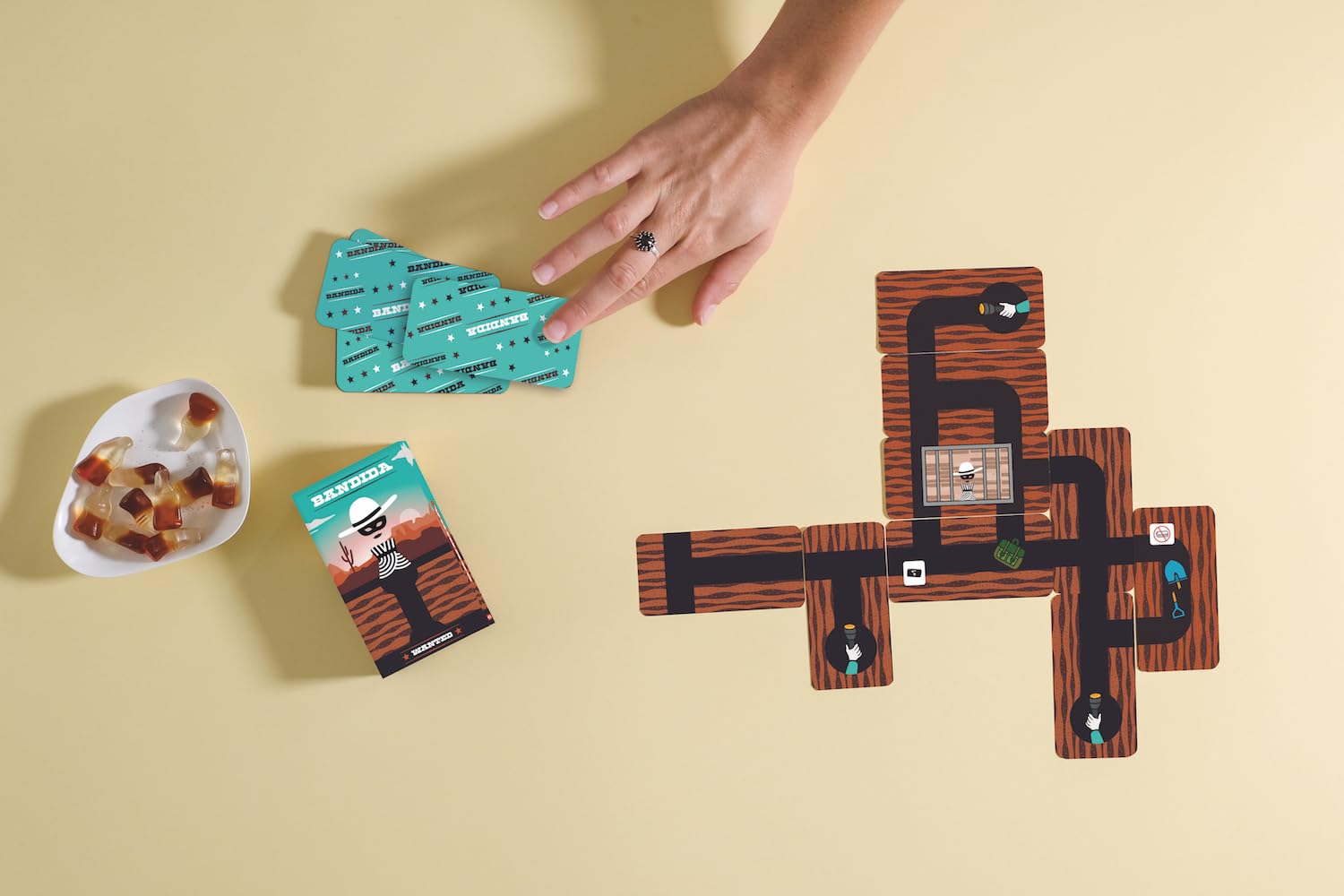 Helvetiq Bandida Card Game for 1-4 Players, Ages 6+ 11