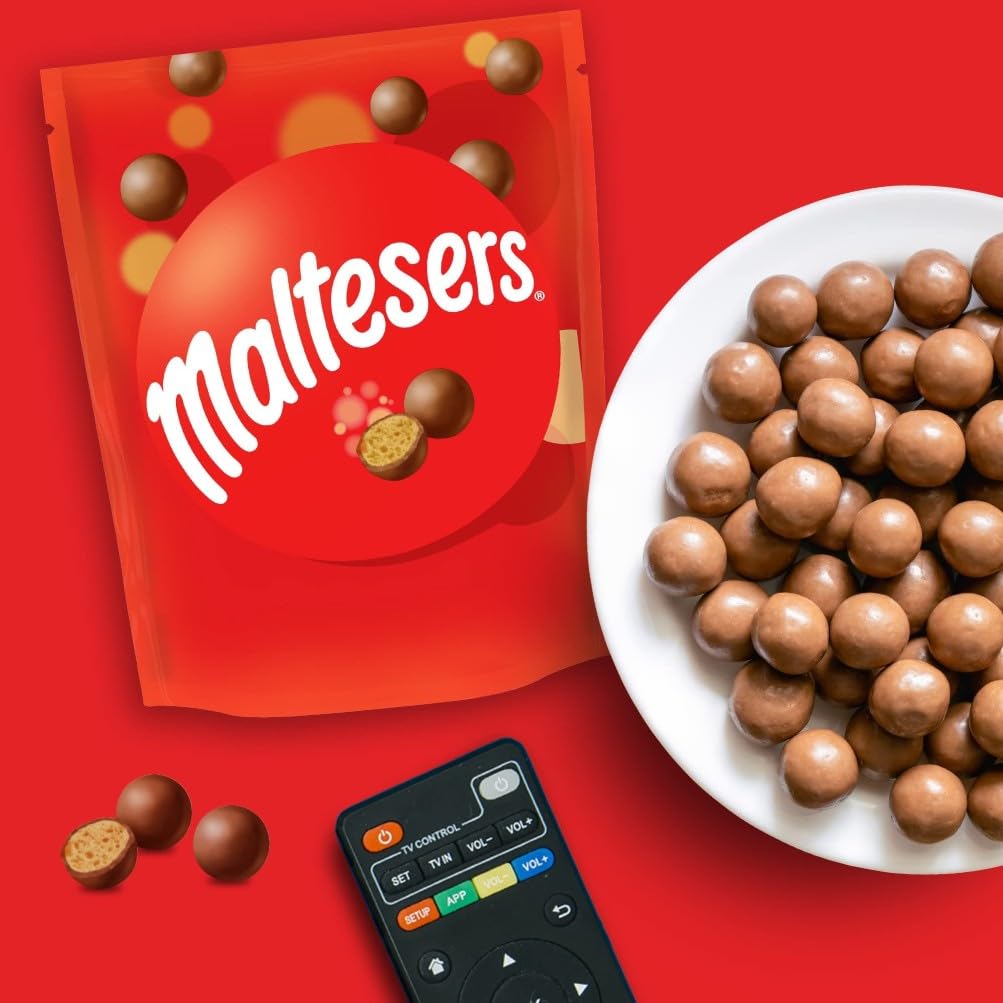 Maltesers Chocolate Gifts Bag, Sharing Pouch, Crunchy Malt Balls in Milk Chocolate, 158g 3
