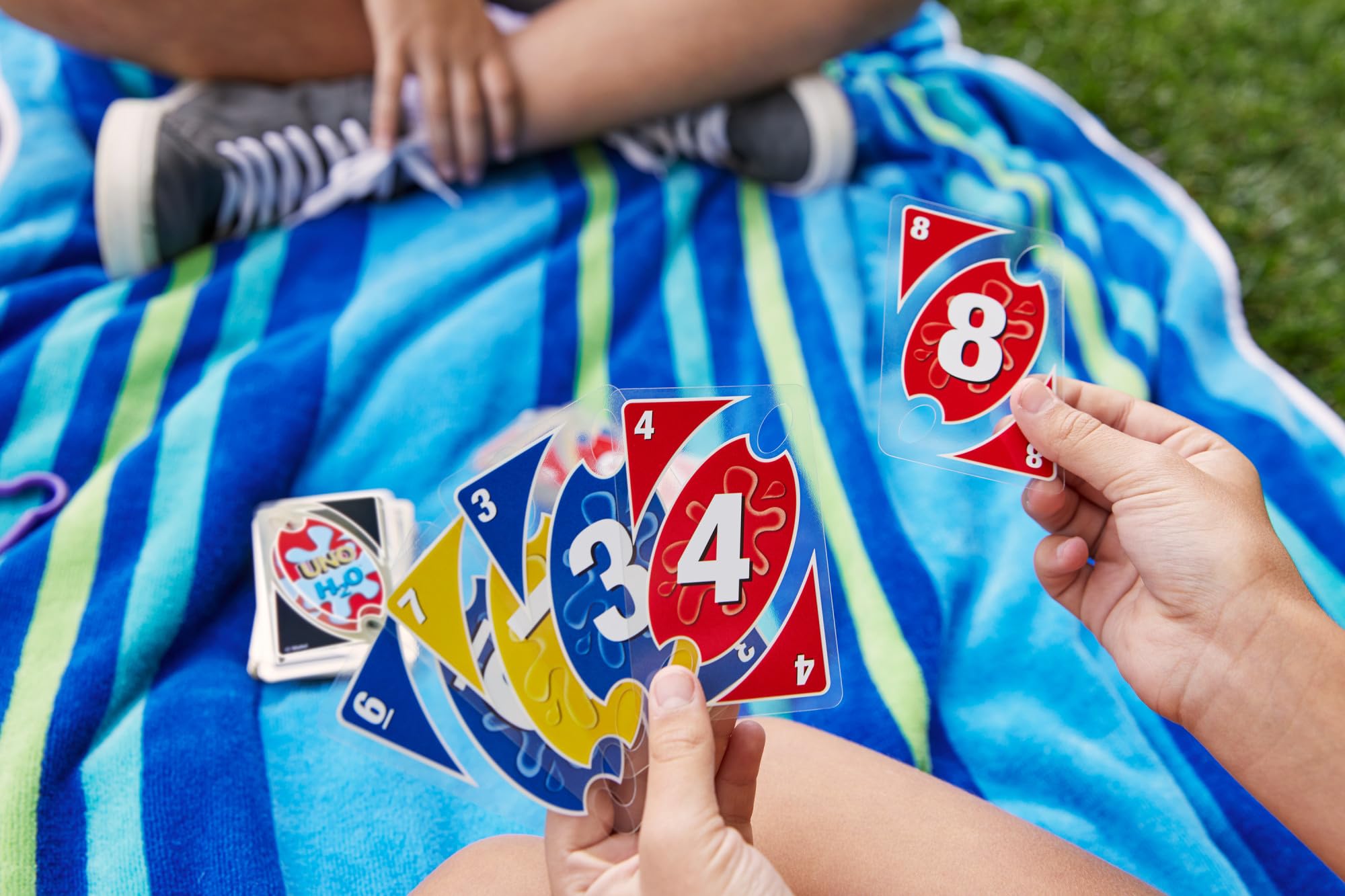Mattel Games UNO H2O To Go Card Game - Water Resistant Plastic Cards | 108 Cards | Unisex Children 6