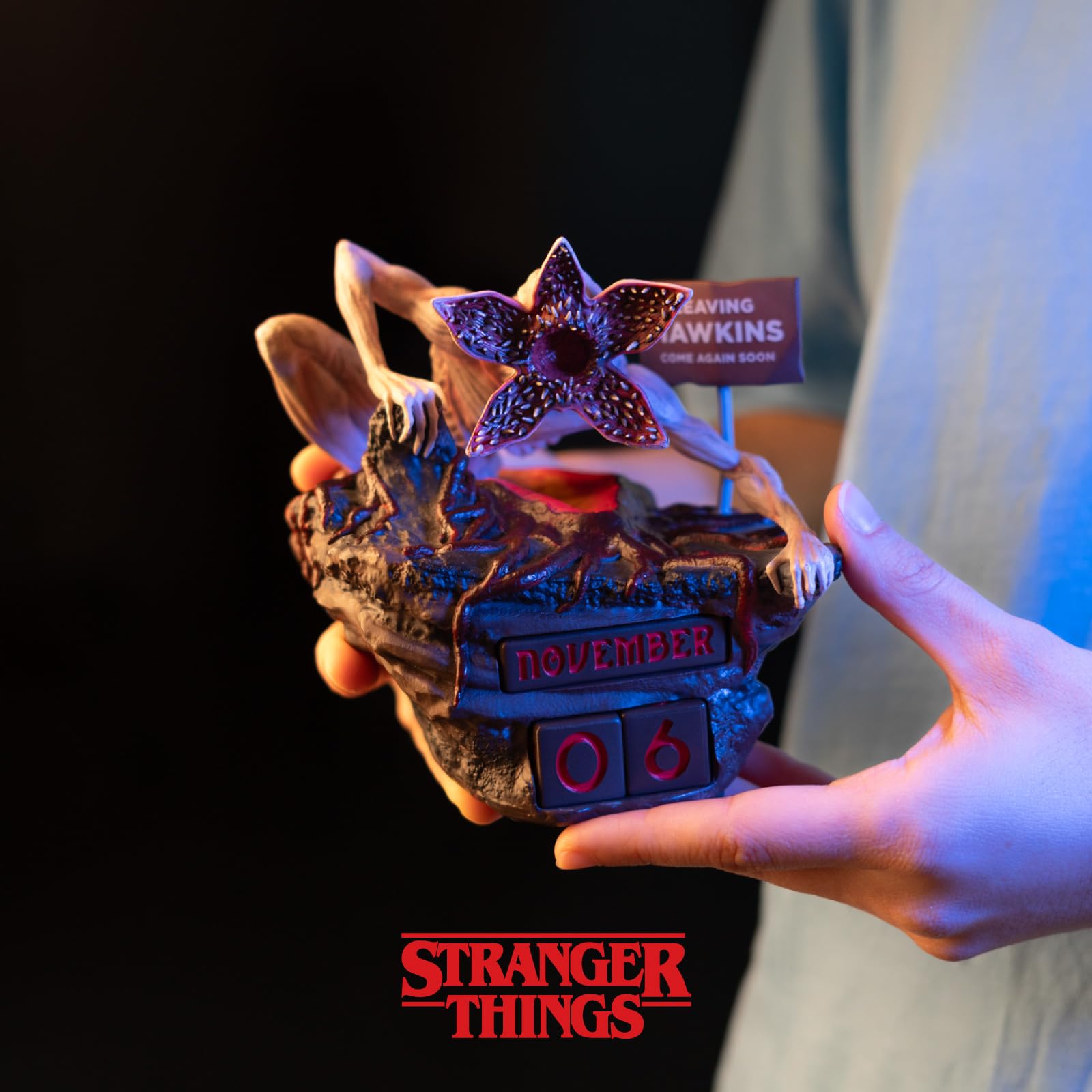 Grupo Erik Stranger Things Demogorgon Perpetual Flip Calendar - Resin Desk Display 13