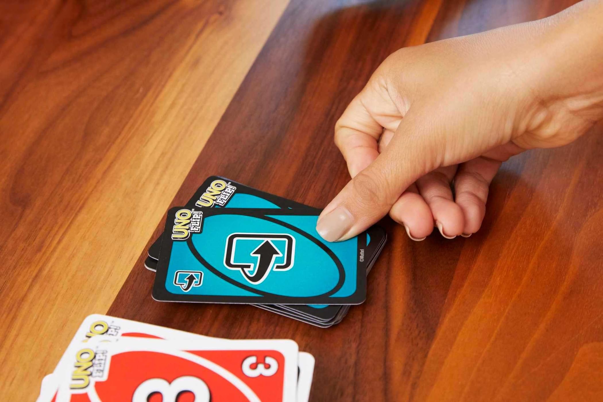 Mattel Games UNO FLIP! Family Card Game in Sturdy Tin with 112 Double-Sided Cards 6