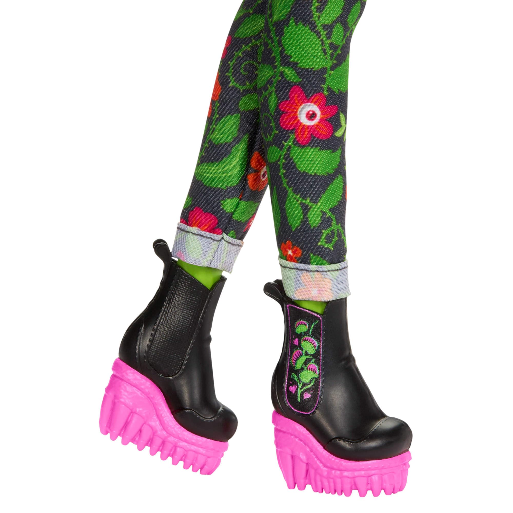 Monster High Fearbook Venus McFlytrap Doll & Accessories Set - Green Floral Overalls, Gardening Playset for Kids 4-10 2