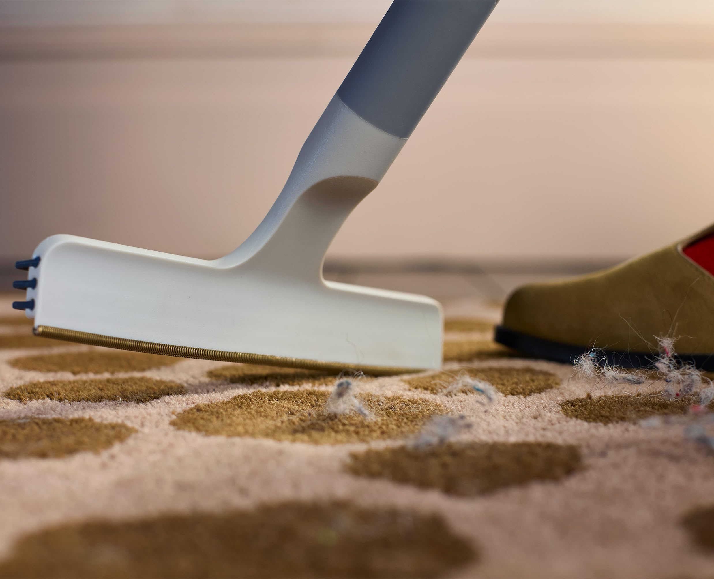 Joseph Joseph CleanTech Carpet Rake - 2-in-1 Manual Tool for Pet Hair & Deep Cleaning | Light Stone 6