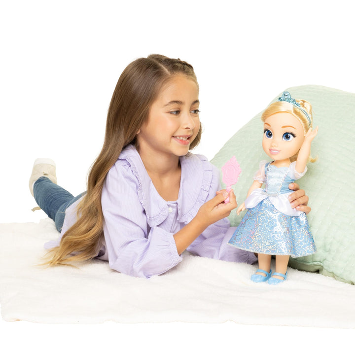 Disney Princess Cinderella 14” Fashion Doll with Royal Reflection Eyes, Platinum Holofoil Dress, and Accessories (230144)