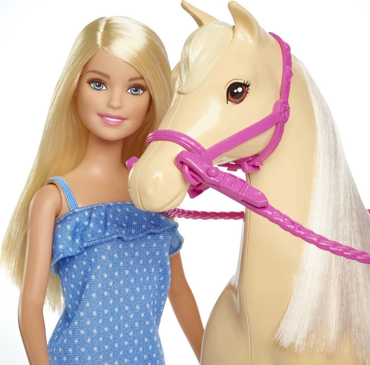 Barbie-Puppe und Pferd