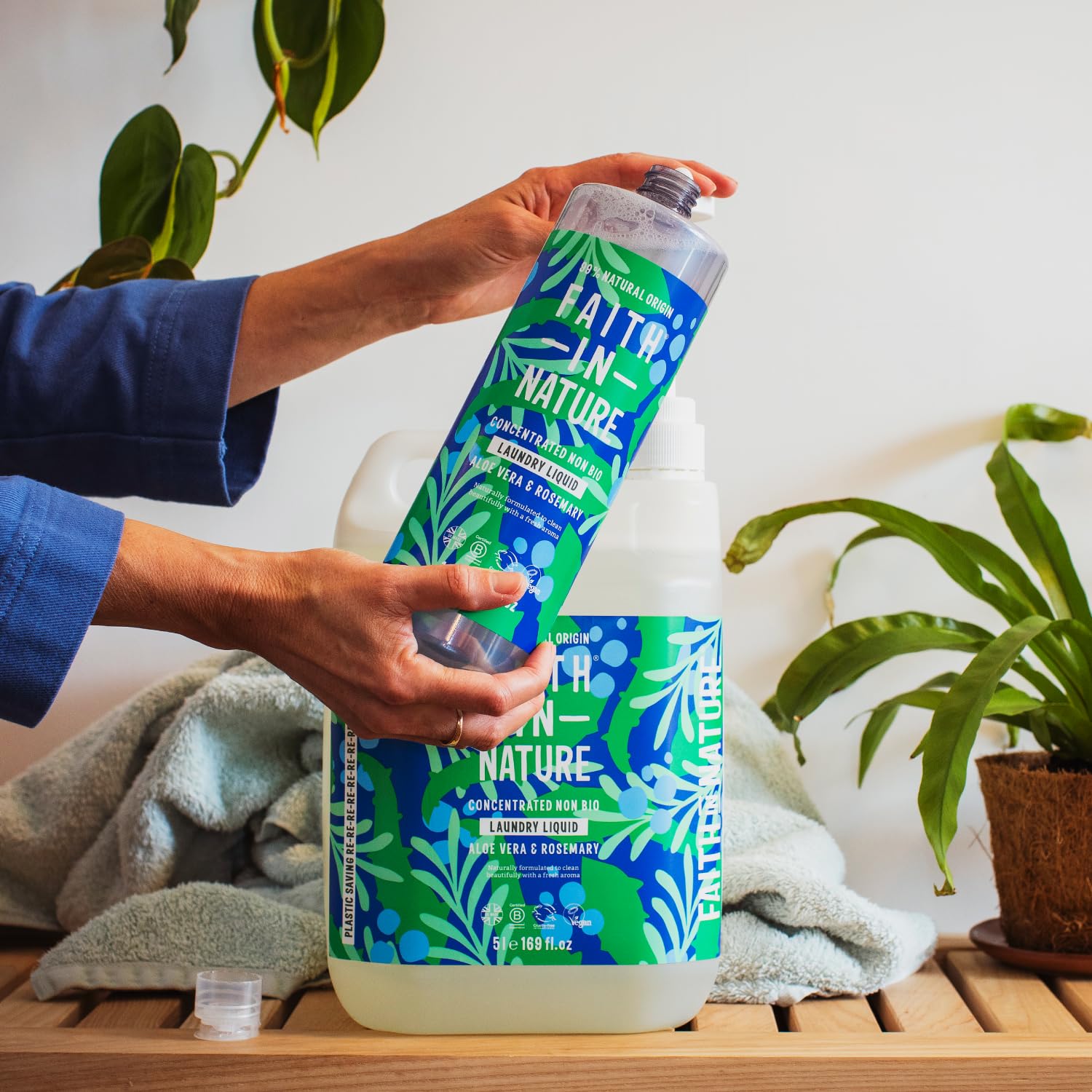 FAITH IN NATURE Laundry Liquid with Aloe Vera - Super Concentrated | 1L | Approx. 30 Washes 6