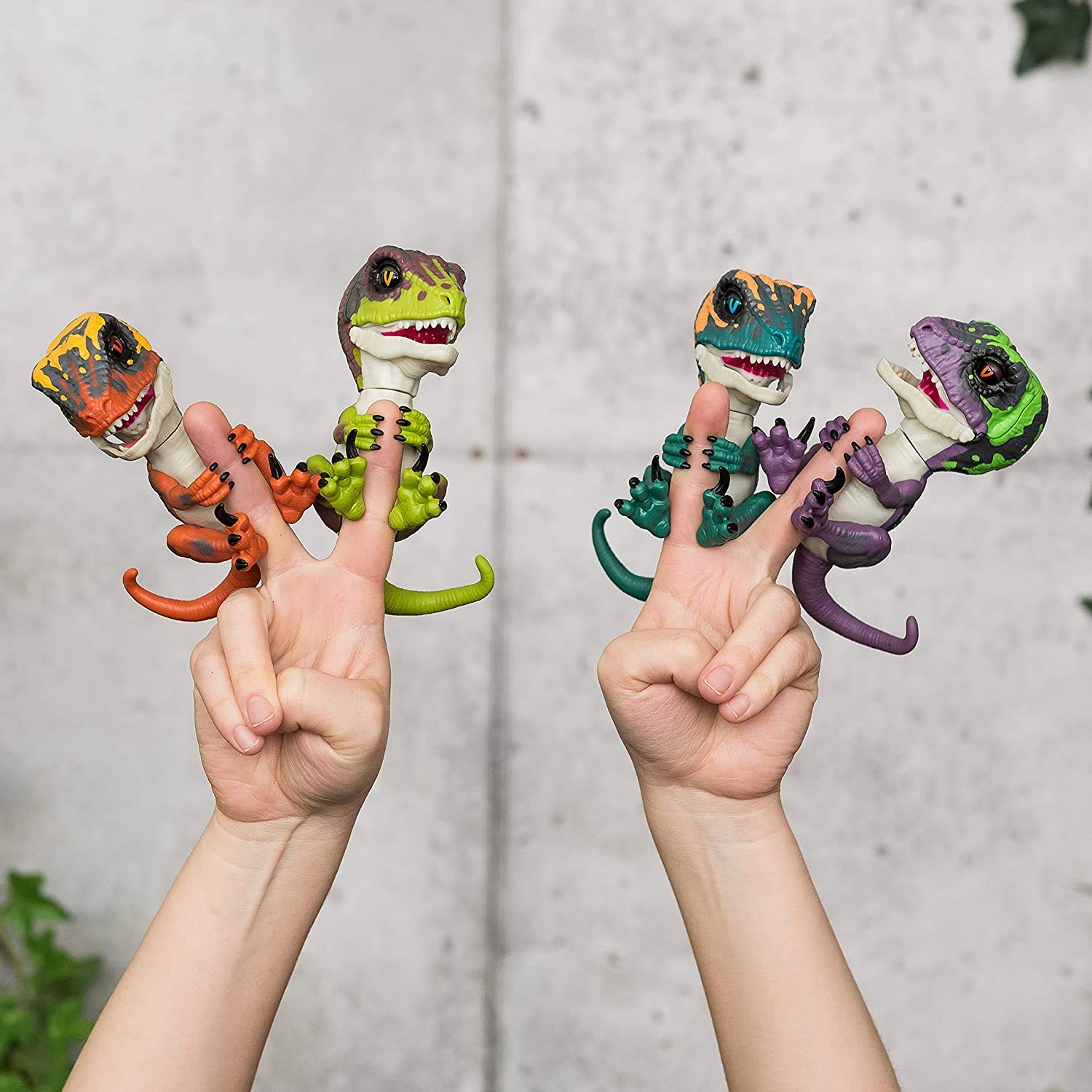 Fingerlings Untamed Raptor - Interactive Baby Dinosaur Toy - Stealth Green 7