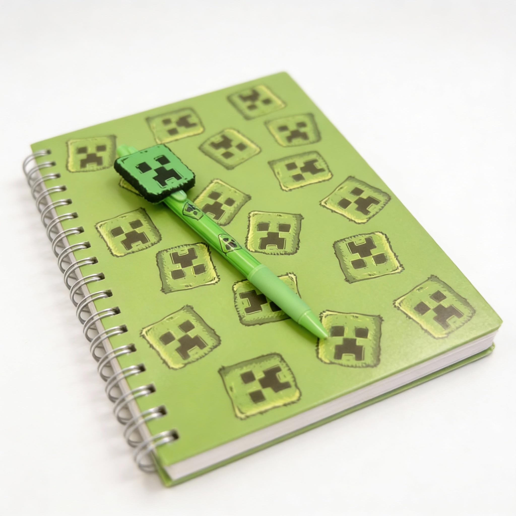 HOX Minecraft Movie Creeper Hardback Notebook & Pen Set | A5 Lined Pages | Green Cover 4
