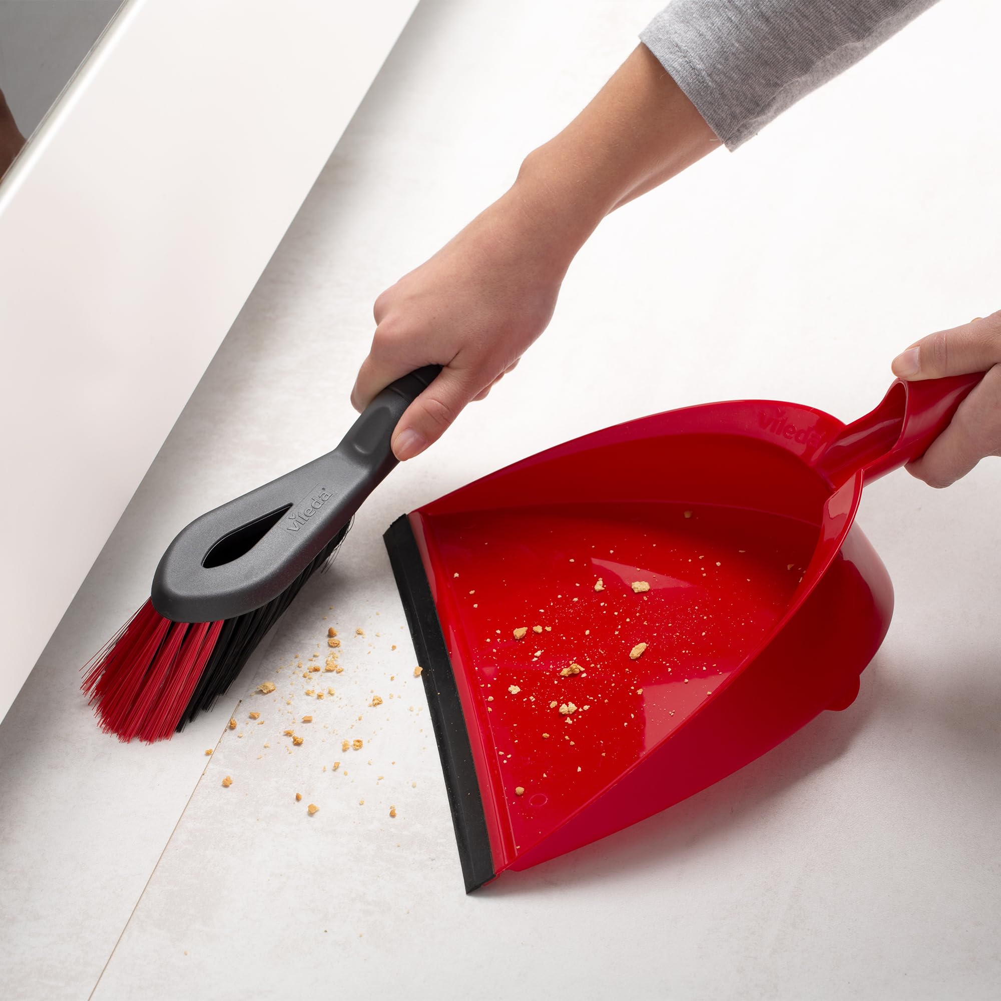 Vileda - 2-in-1 Dust Pan & Brush Set with Ergonomic Design and Rubber Lip 10