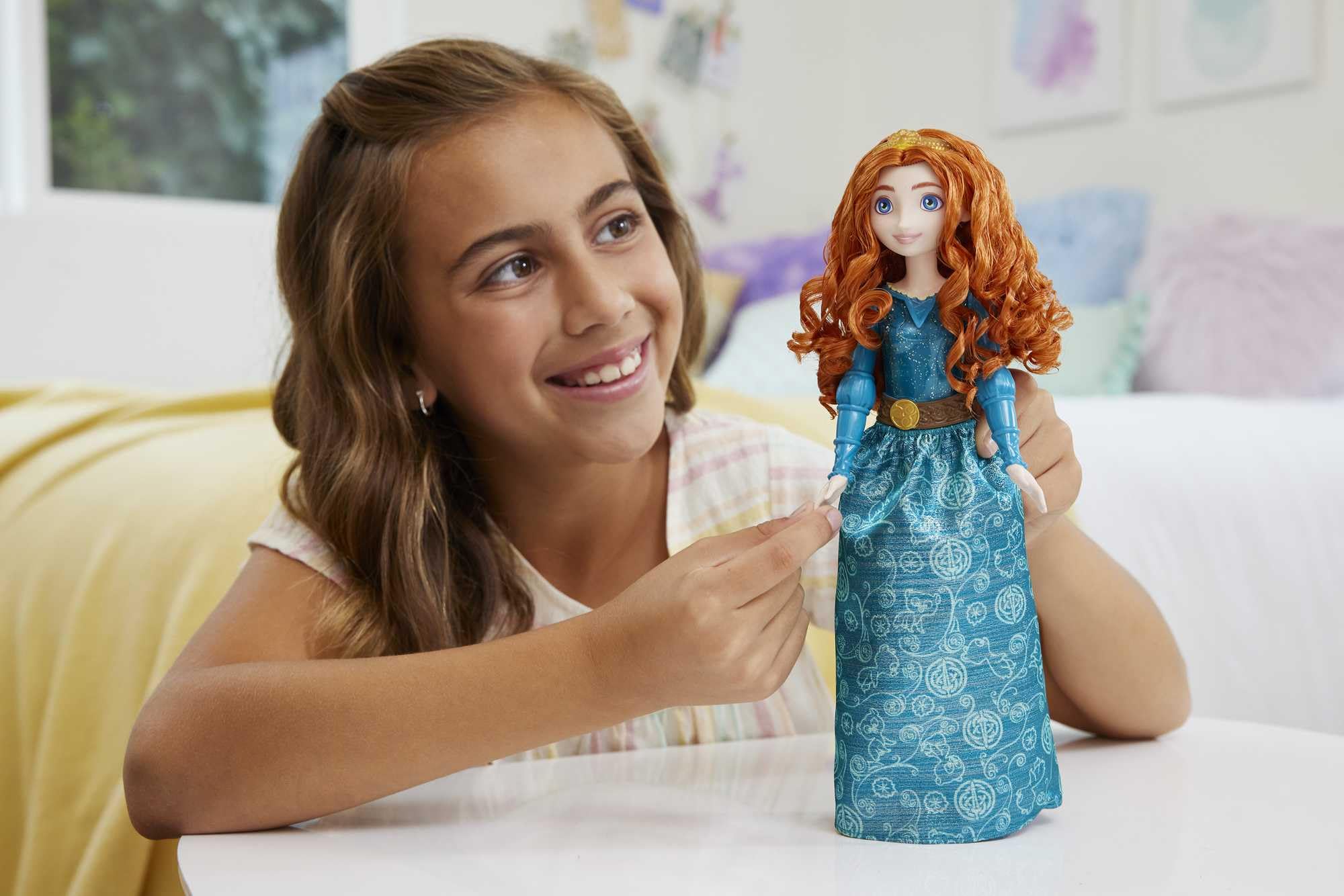 Mattel Disney Princess Merida Doll - Posable Fashion Doll with Sparkling Clothing & Accessories