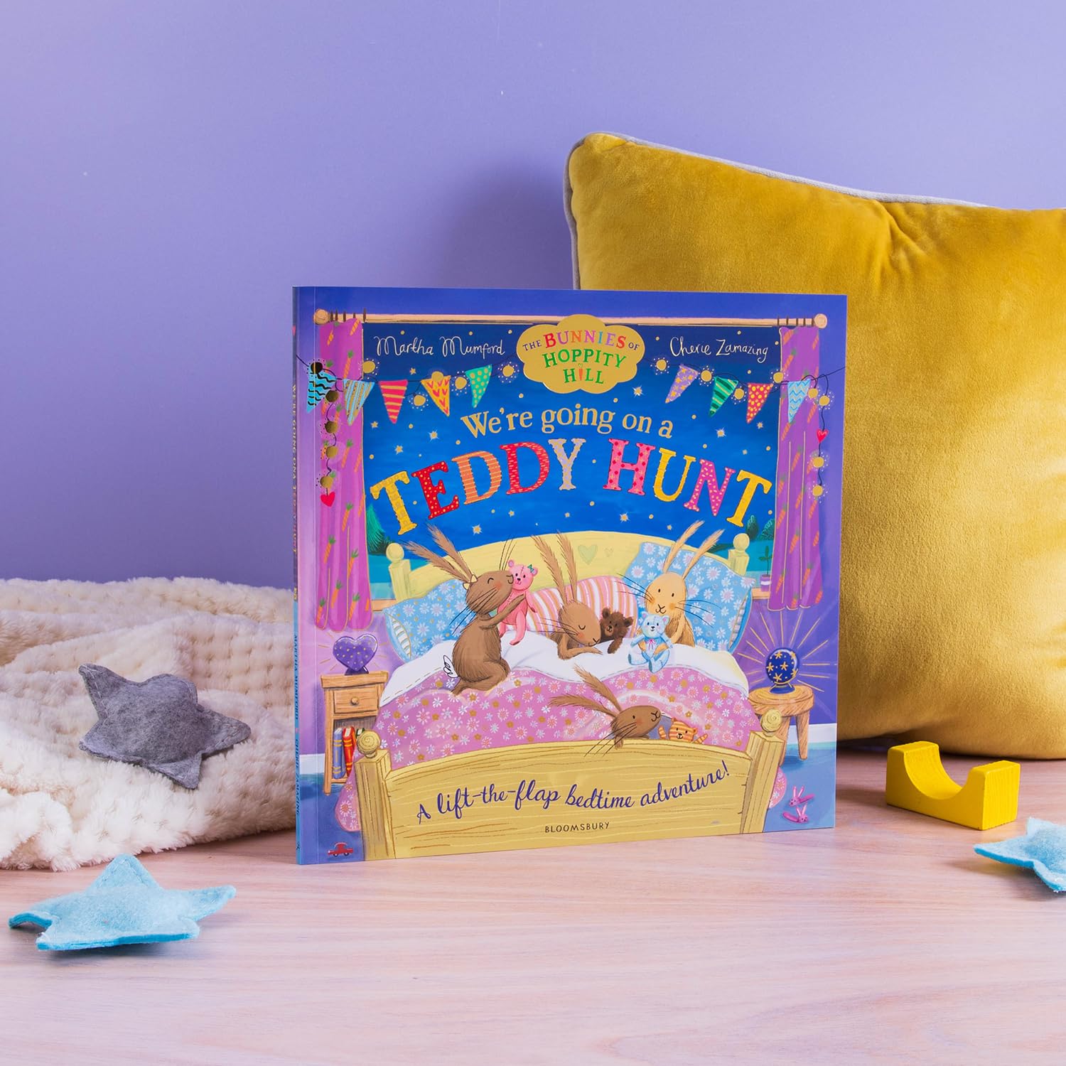 Bloomsbury We're Going on a Teddy Hunt: A Bedtime Lift-the-Flap Adventure | Paperback | English