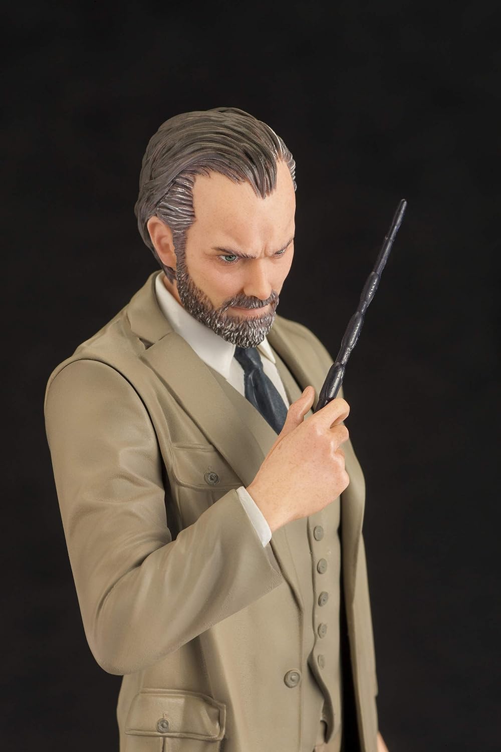 Kotobukiya Fantastic Beasts Albus Dumbledore Statue Collectible Figure (KTSV230)