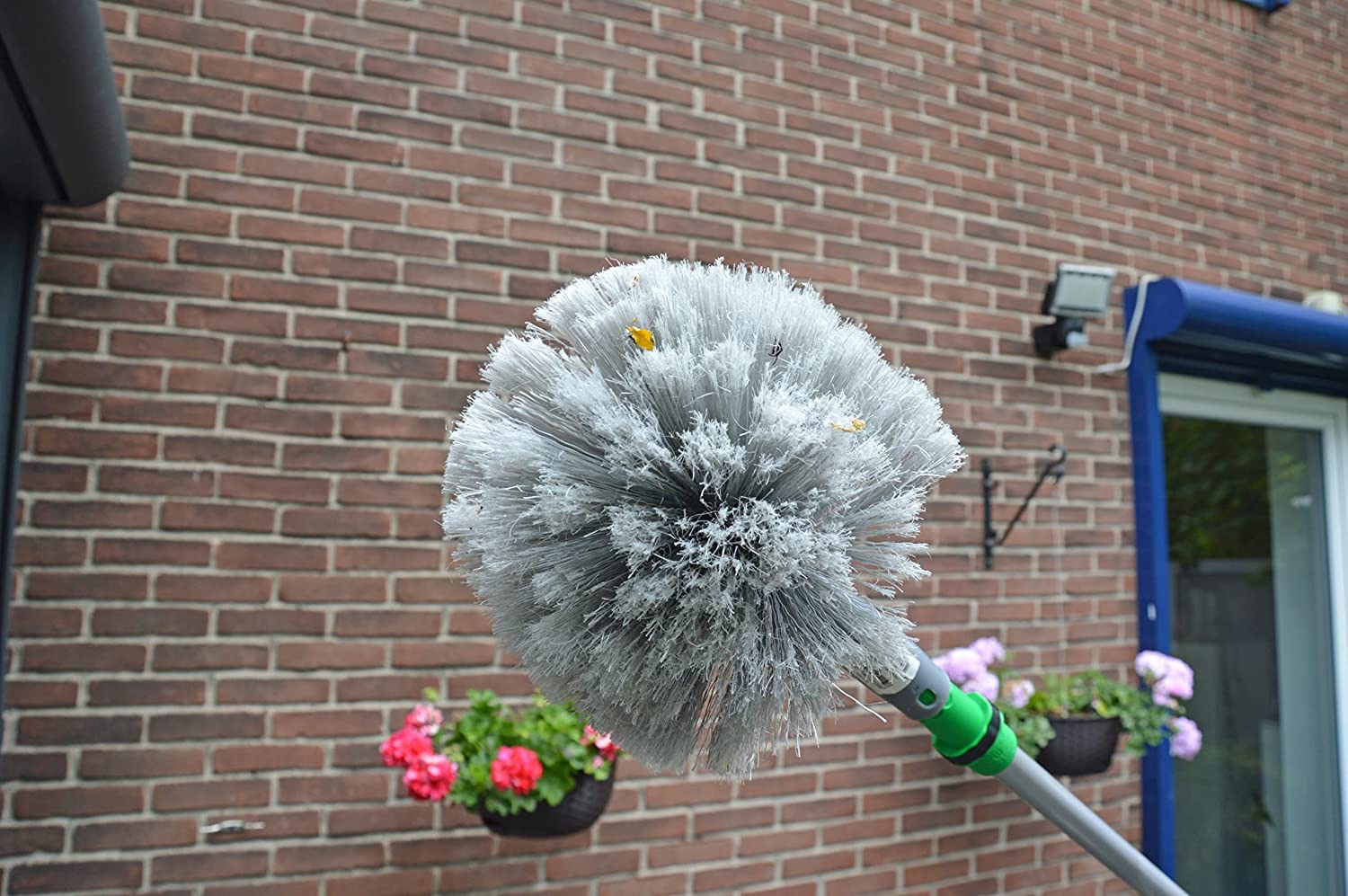Unger StarDuster Cobweb Duster Brush - Domed Shape for Corners & Webs | Fits Unger Telescopic Poles 6