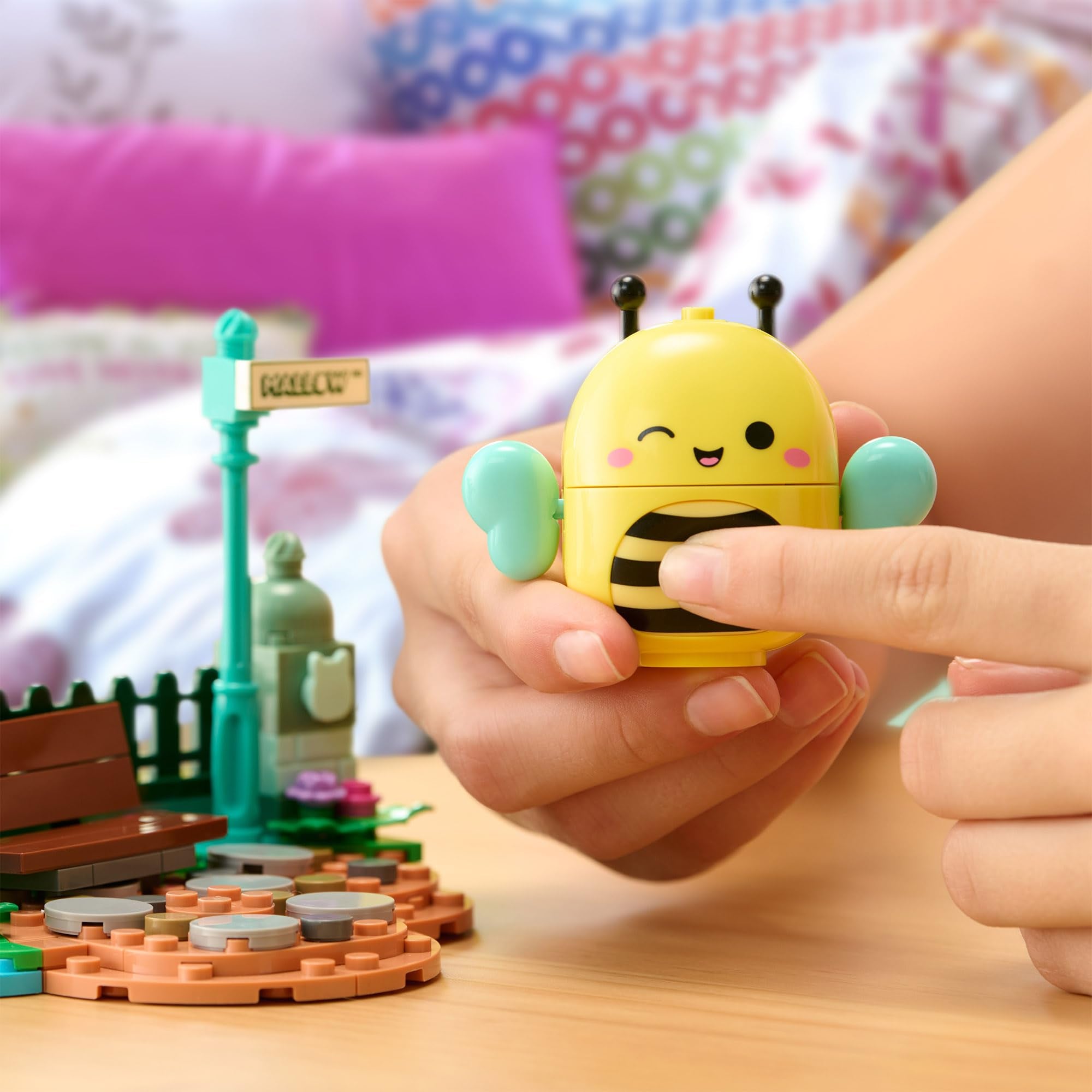 BLDR Squishmallows Sunny’s Park Life Building Set - 155-Piece Floral Playset with Sunny the Bee Figure 3