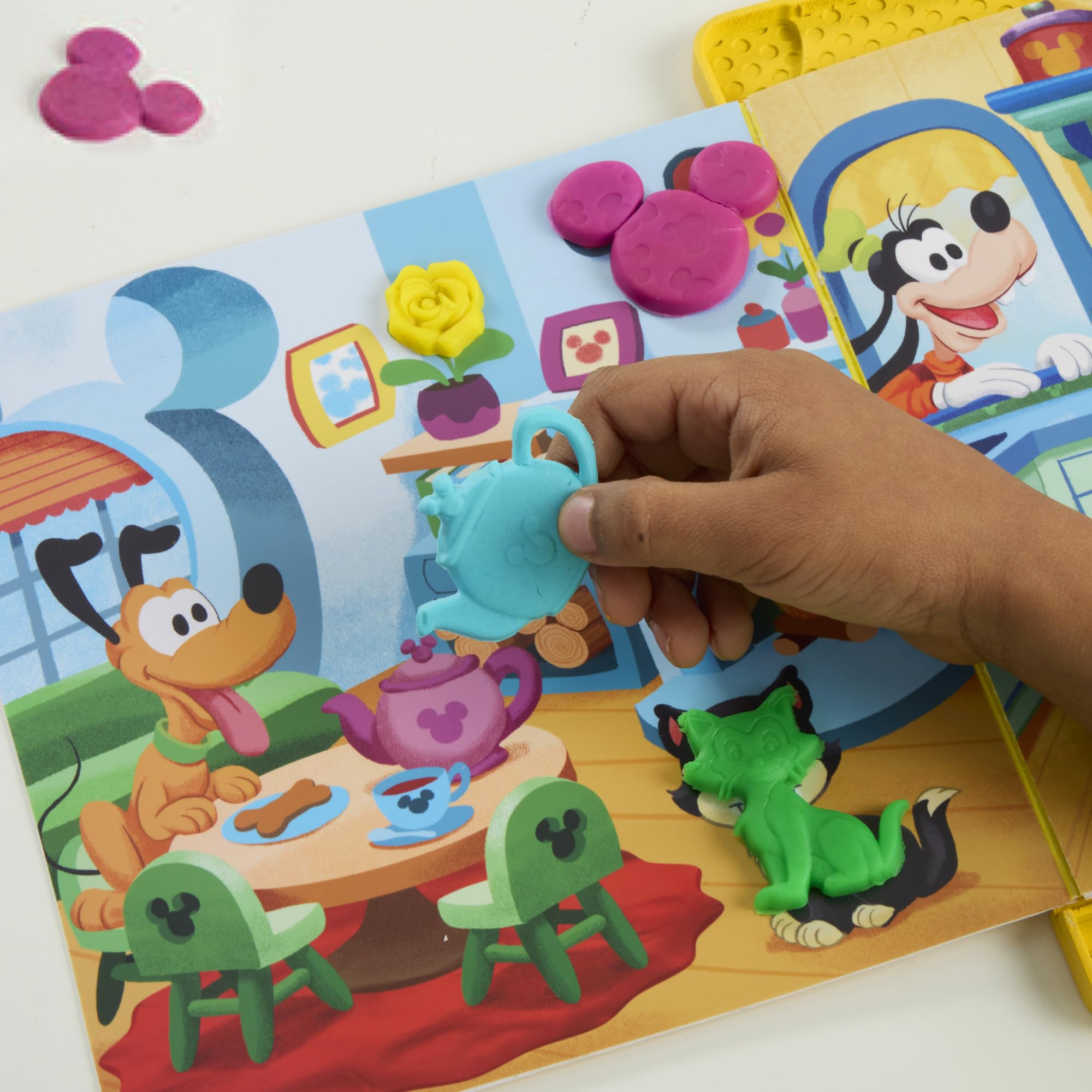 Play-Doh Disney Junior Shape a Story Playset - Storybook Theme | Ages 2+ | Includes 4 Cans 8