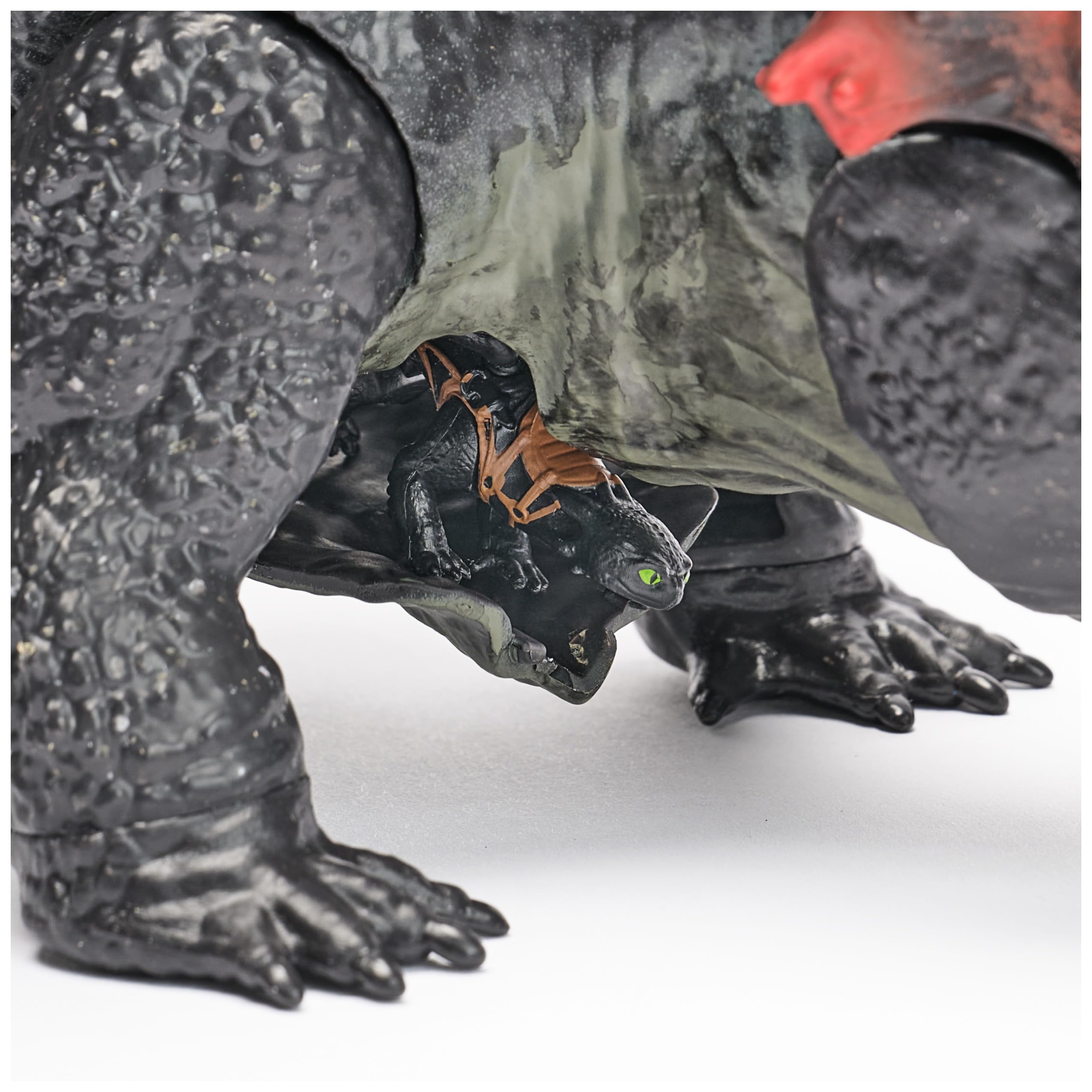 Dreamworks Dragons Red Death Chom - 28-cm Action Figure with Mini Toothless Rescue 2