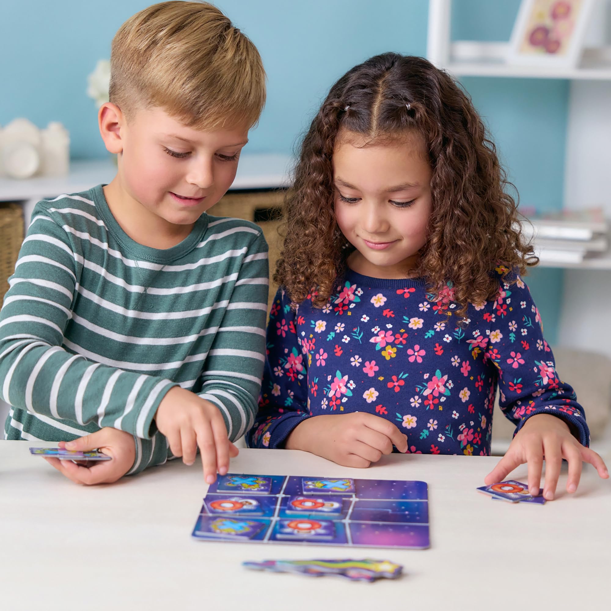 Orchard Toys Astronauts and Crosses Game - Space Themed Travel Game | Ages 4-7 | Portable 4