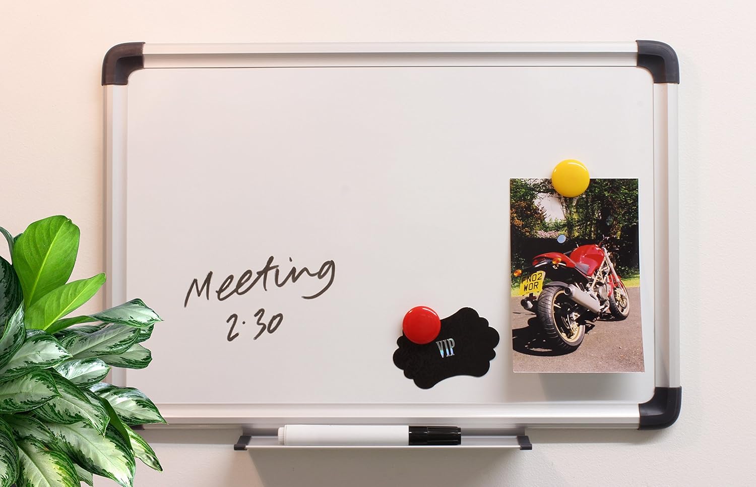 Cathedral Whiteboard Drywipe Magnetic with Pen Tray and Aluminium Trim (30x45cm) 3
