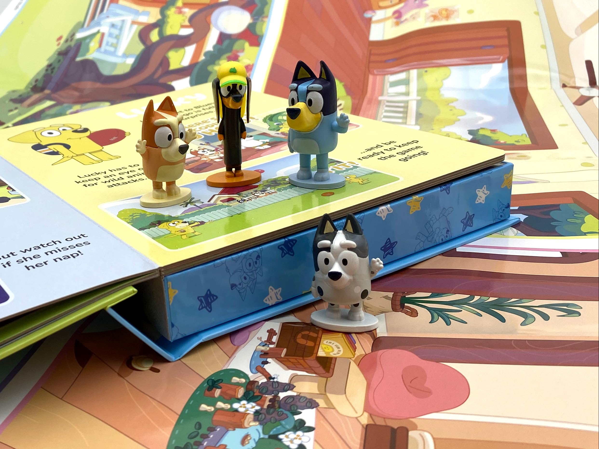 Phidal BBC Bluey My Busy Books Activity Book | 1 Storybook, 10 Figurines, 1 Playmat | Ages 2-4