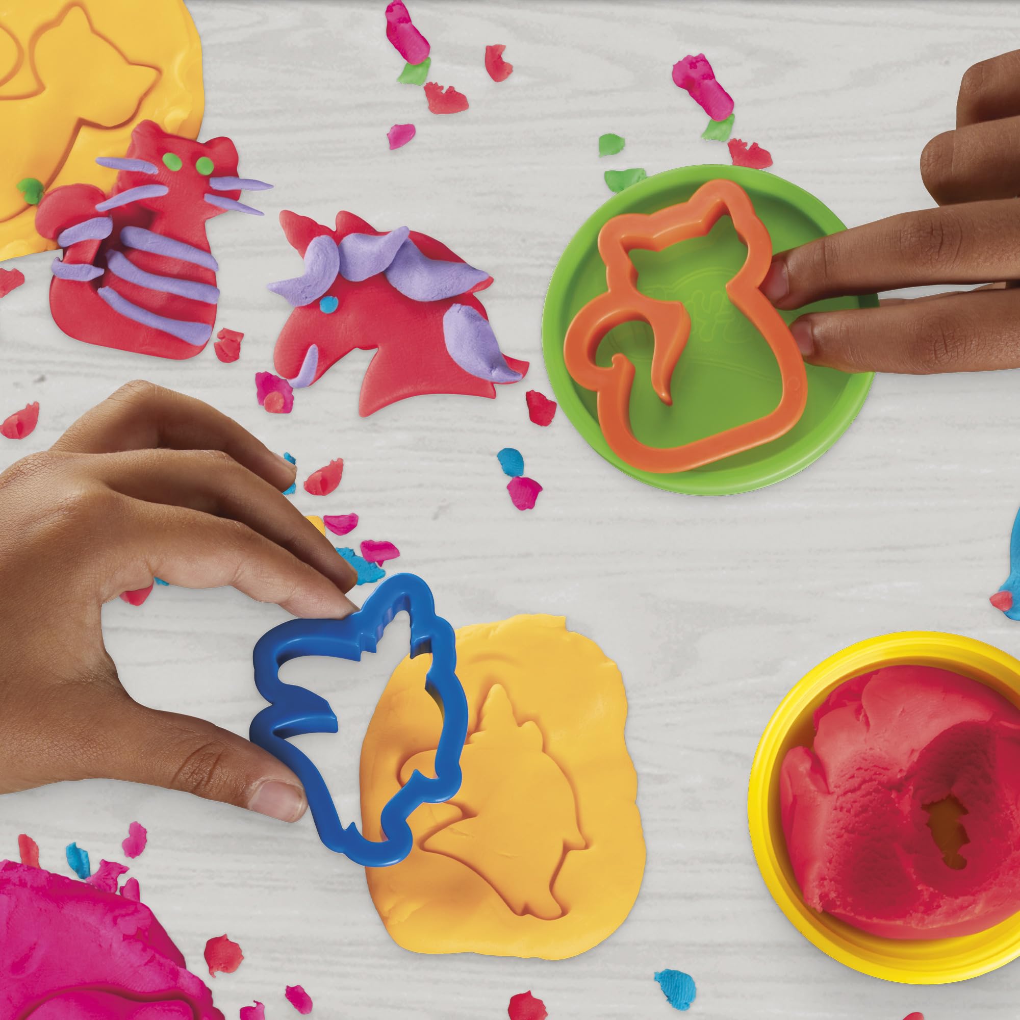 Play-Doh Party Favour Pack - 24 Cans with Cutters | Non-Toxic Modelling Clay for Ages 3+ 6