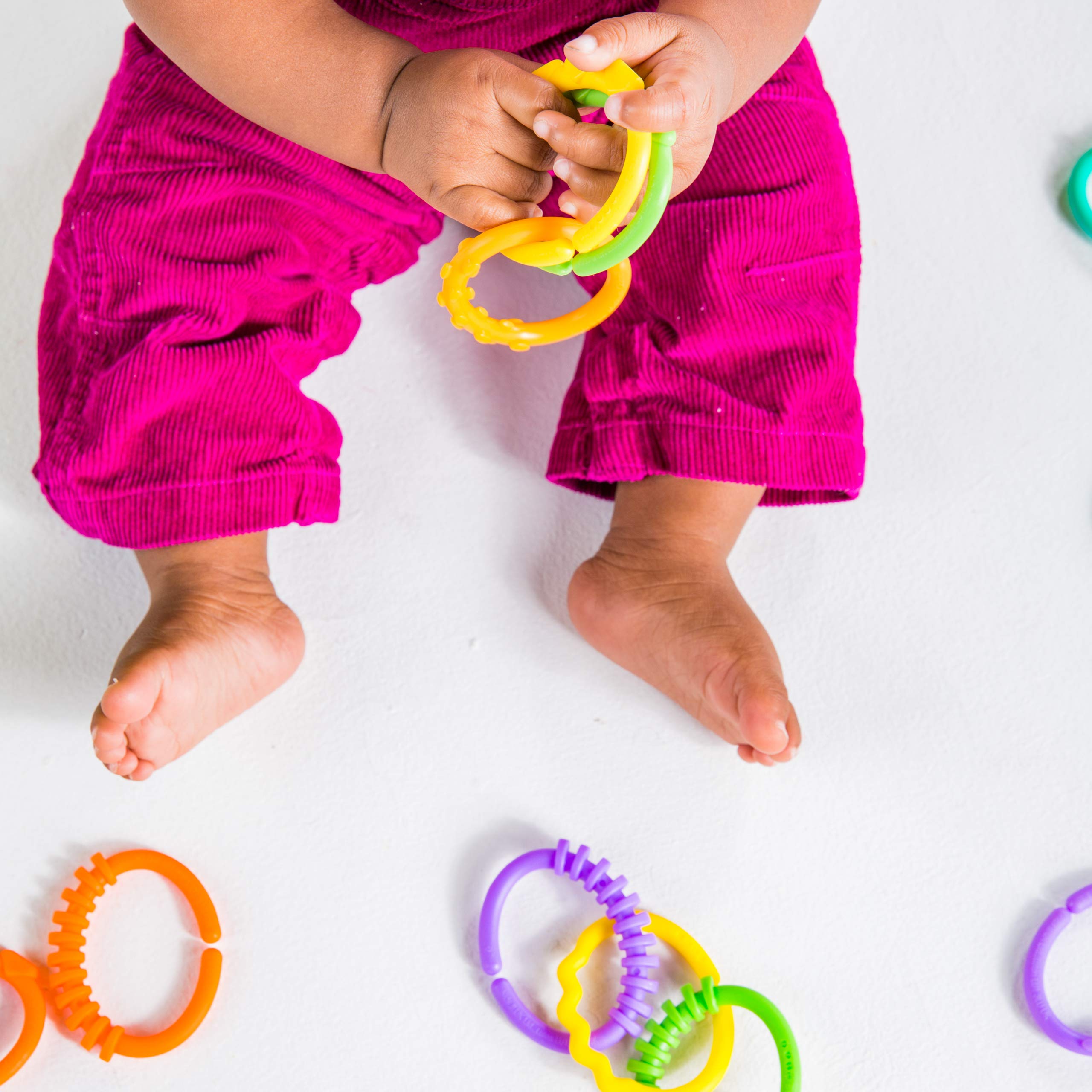 Bright Starts Lots of Links Rings Toys - 24 Pcs BPA-Free Plastic Links for Stroller or Carrier, Ages 0 Months+ 7