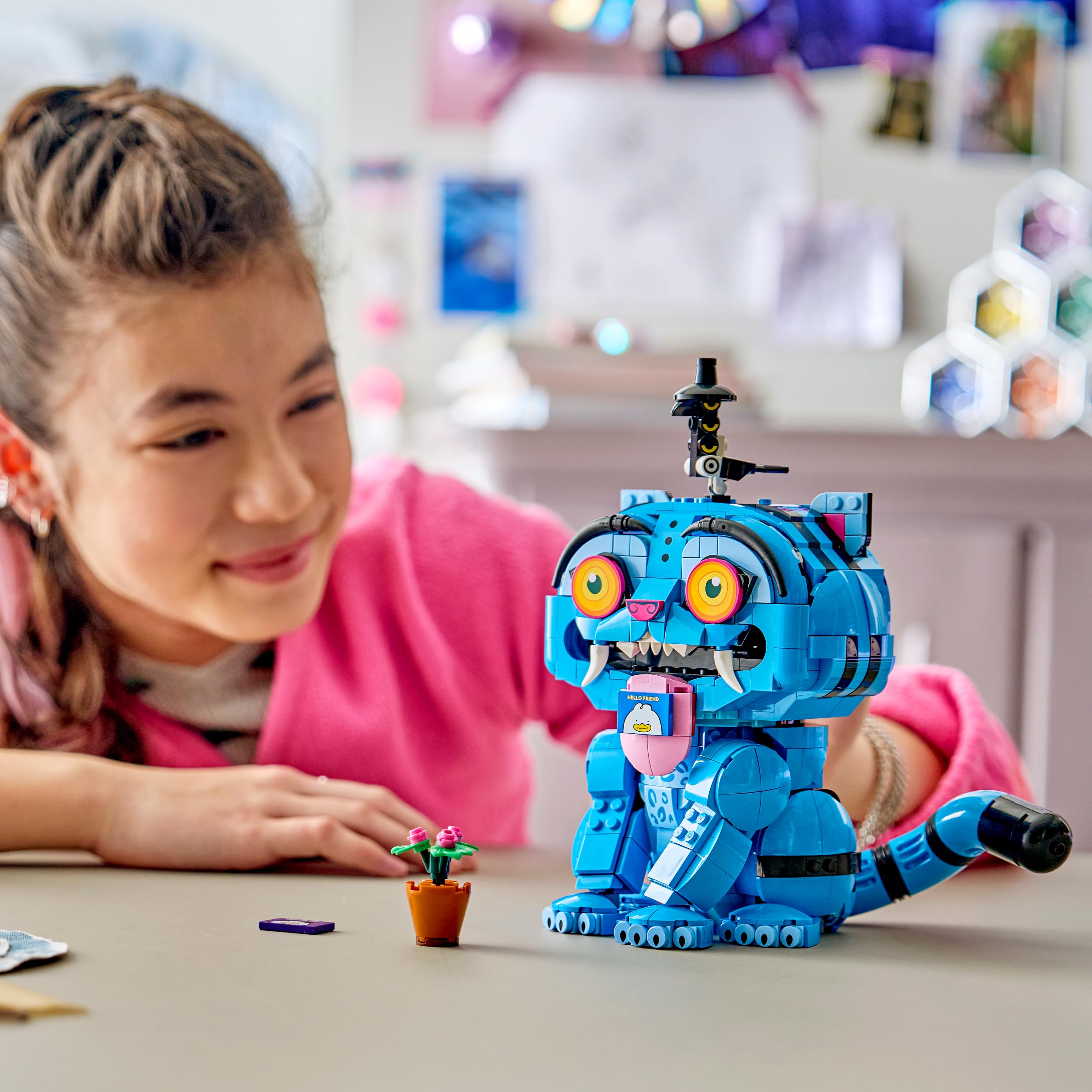 LEGO K-Pop Demon Hunters Derpy Tiger and Sussie Bird Building Set | Ages 9+ | Model 72537 6