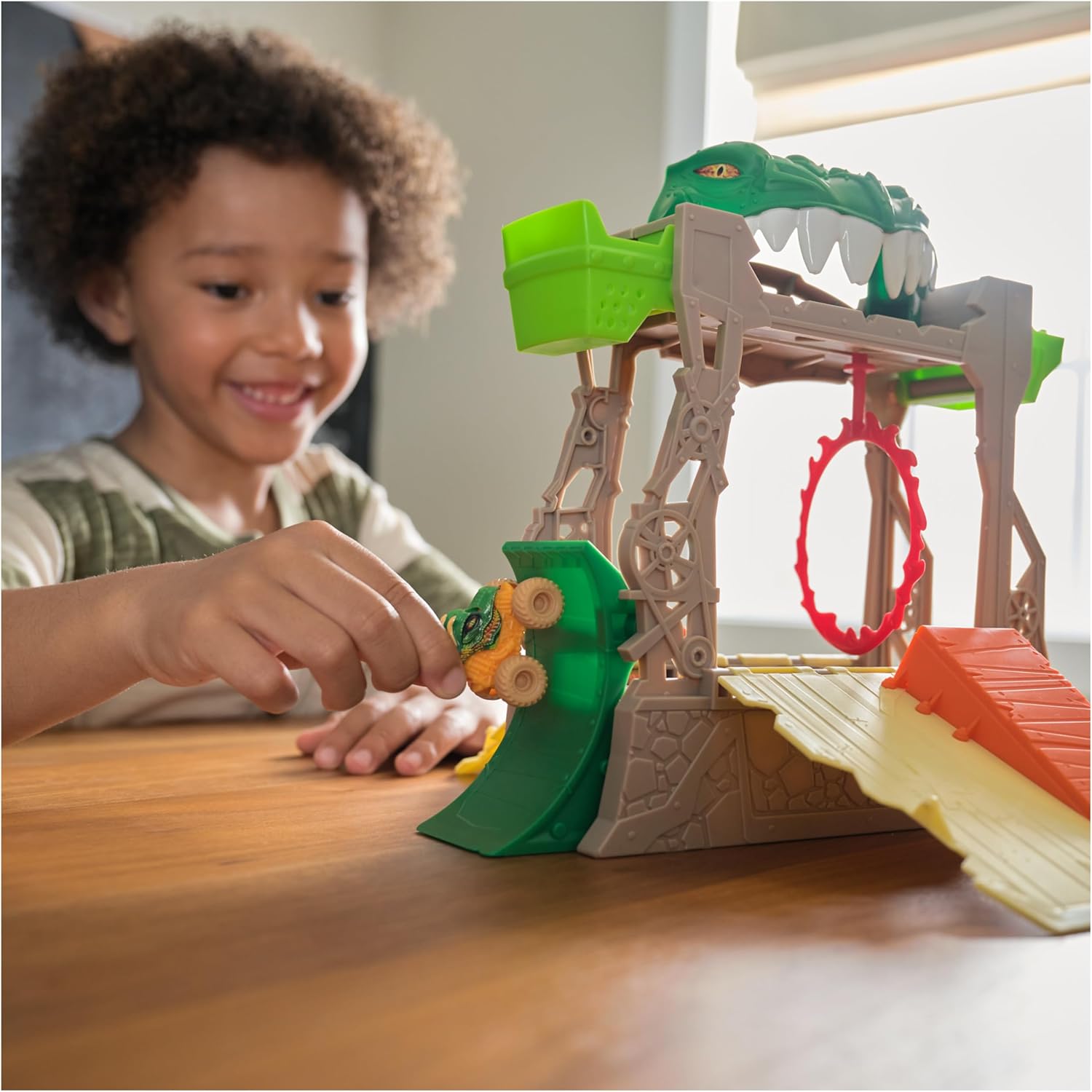 Monster Jam Dragon Dungeon of Doom Playset - Stunt Action with Exclusive Mini Jams Dragon Truck 4