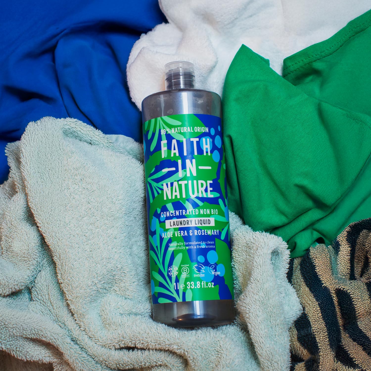 FAITH IN NATURE Laundry Liquid with Aloe Vera - Super Concentrated | 1L | Approx. 30 Washes 4