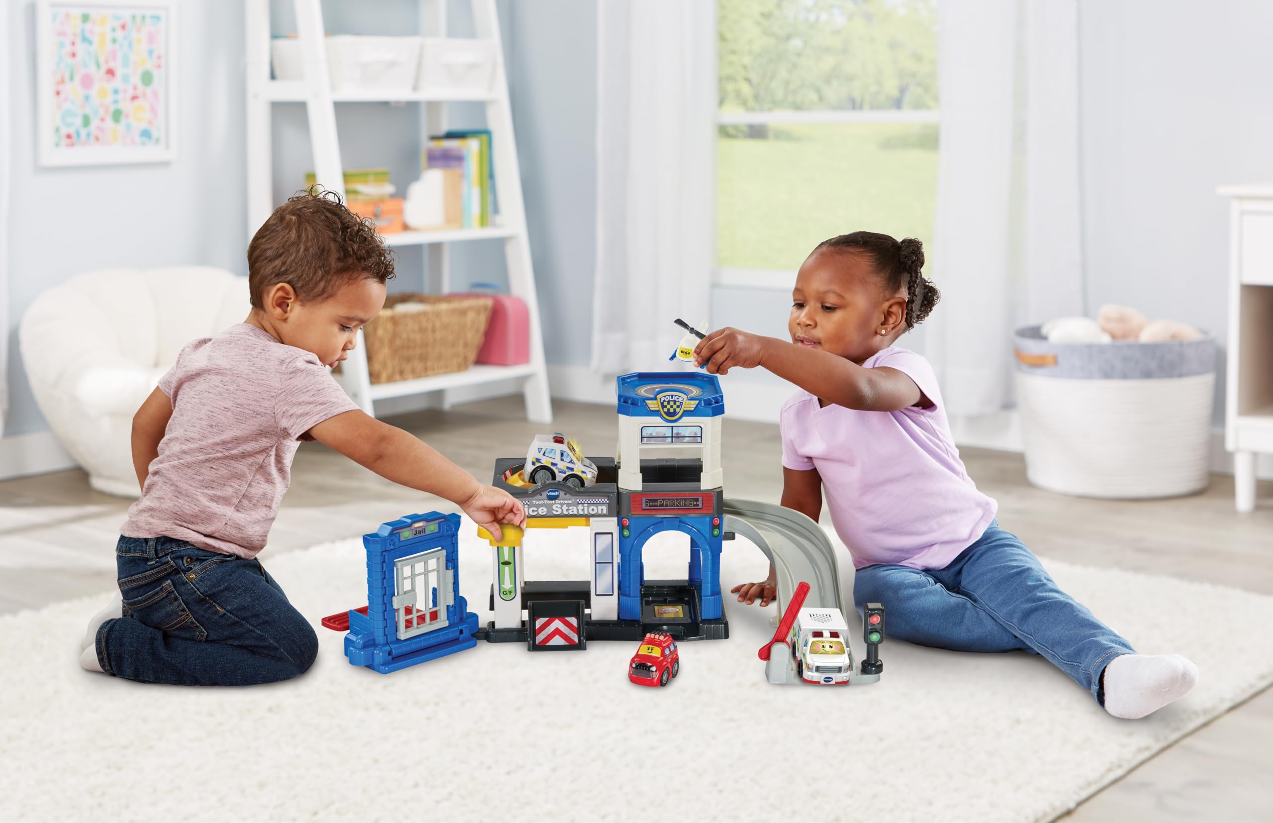 VTech Toot-Toot Drivers Police Station Playset with Police Car, Helicopter & Getaway Car | Ages 1-5 Years 4