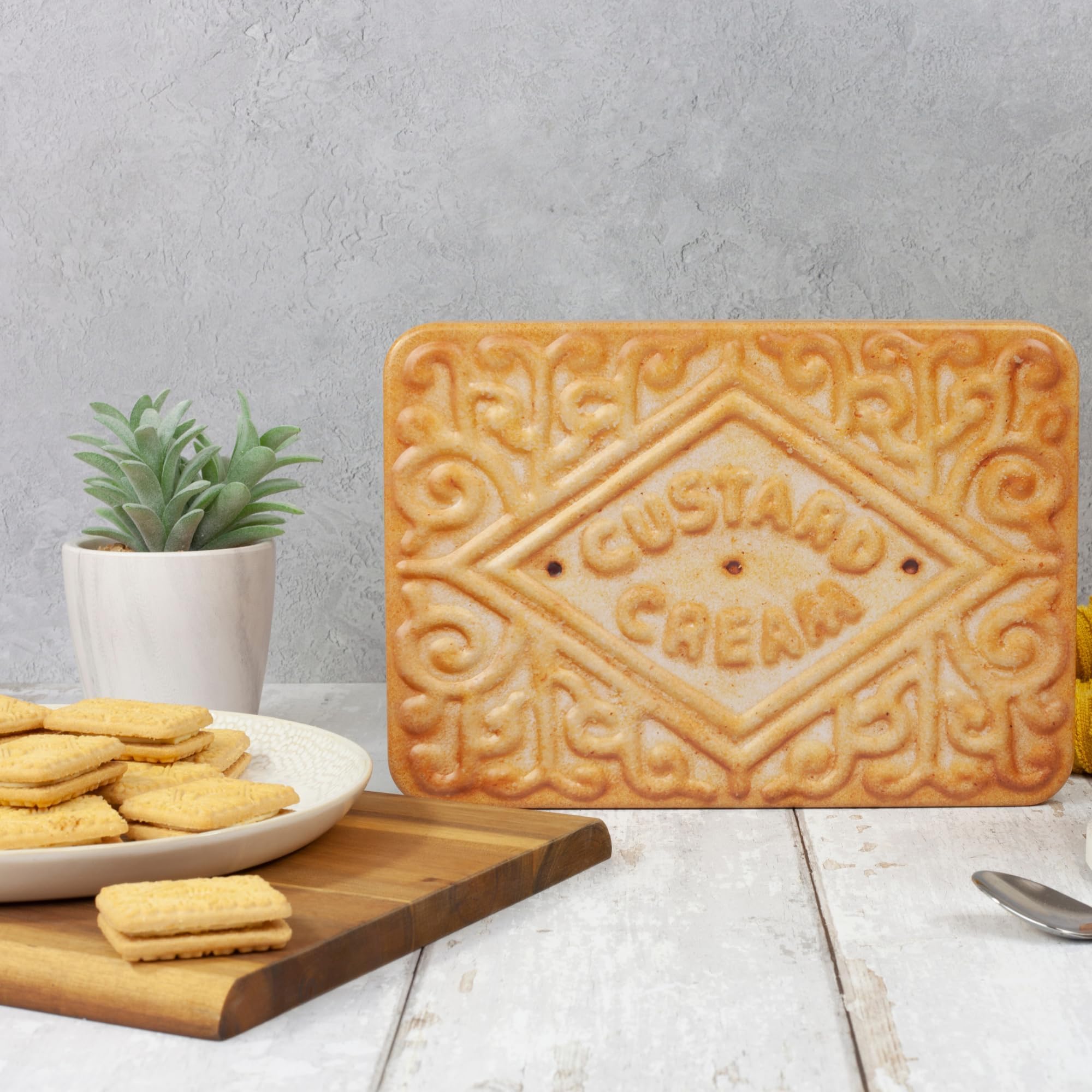 The Silver Crane co. Giant Custard Cream Biscuits Gift Set - 450g Novelty Tin 7