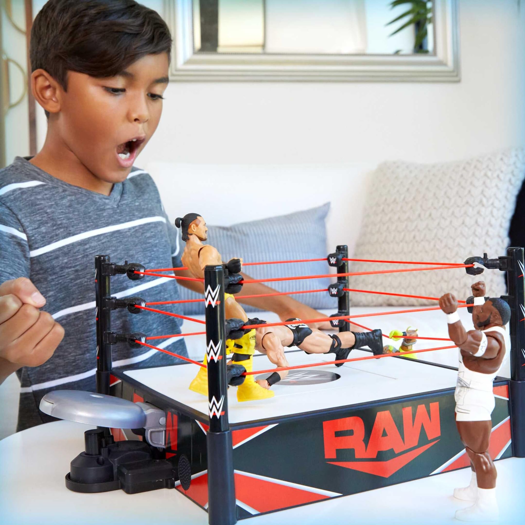 WWE Wrekkin Kickout Ring Spielset – 2-Modus-Actionfiguren-Arena mit Breakaway-Tisch und Meisterschaft, ab 6 Jahren