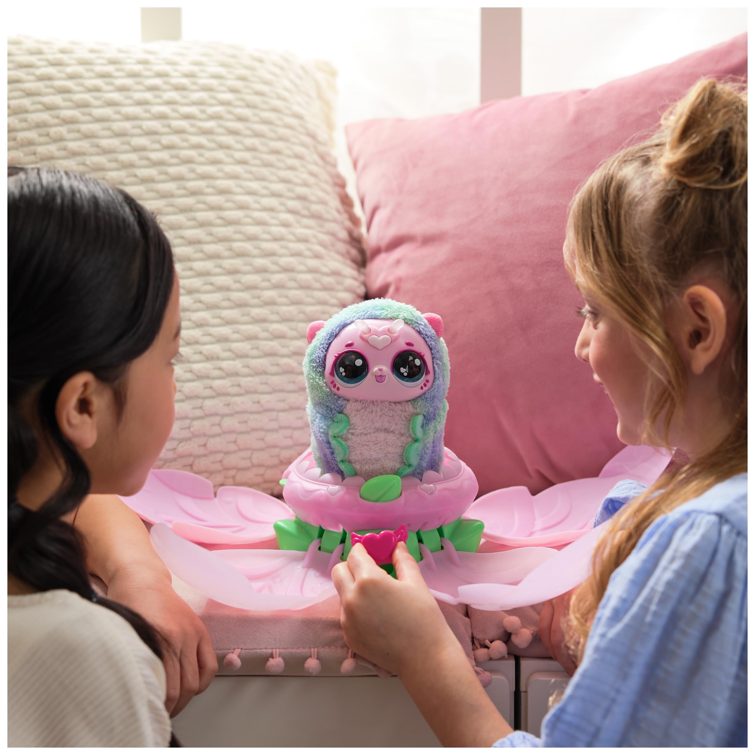 HATCHIMALS Bloomables Kittyfly Surprise Interactive Toy with Flower and Accessories 5