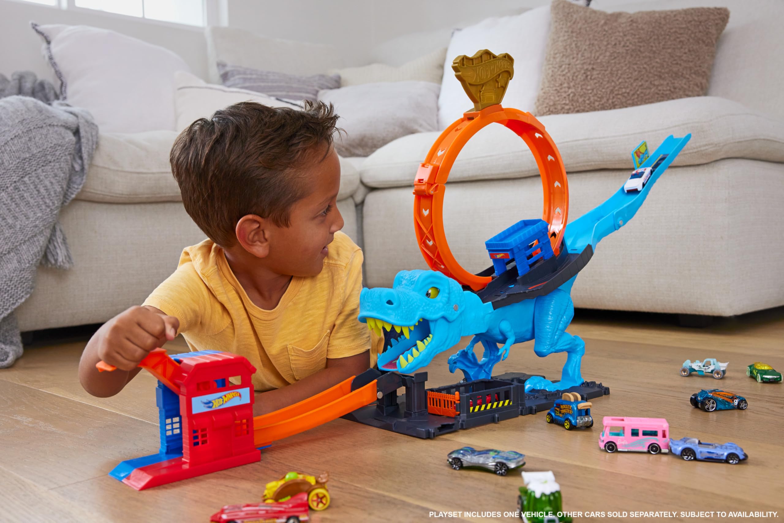 Hot Wheels City T-Rex Chomp Down Racetrack Playset - Stunt Loop with Slam Launcher & Knock-Down Dinosaur, Includes 1:64 Scale Car 6