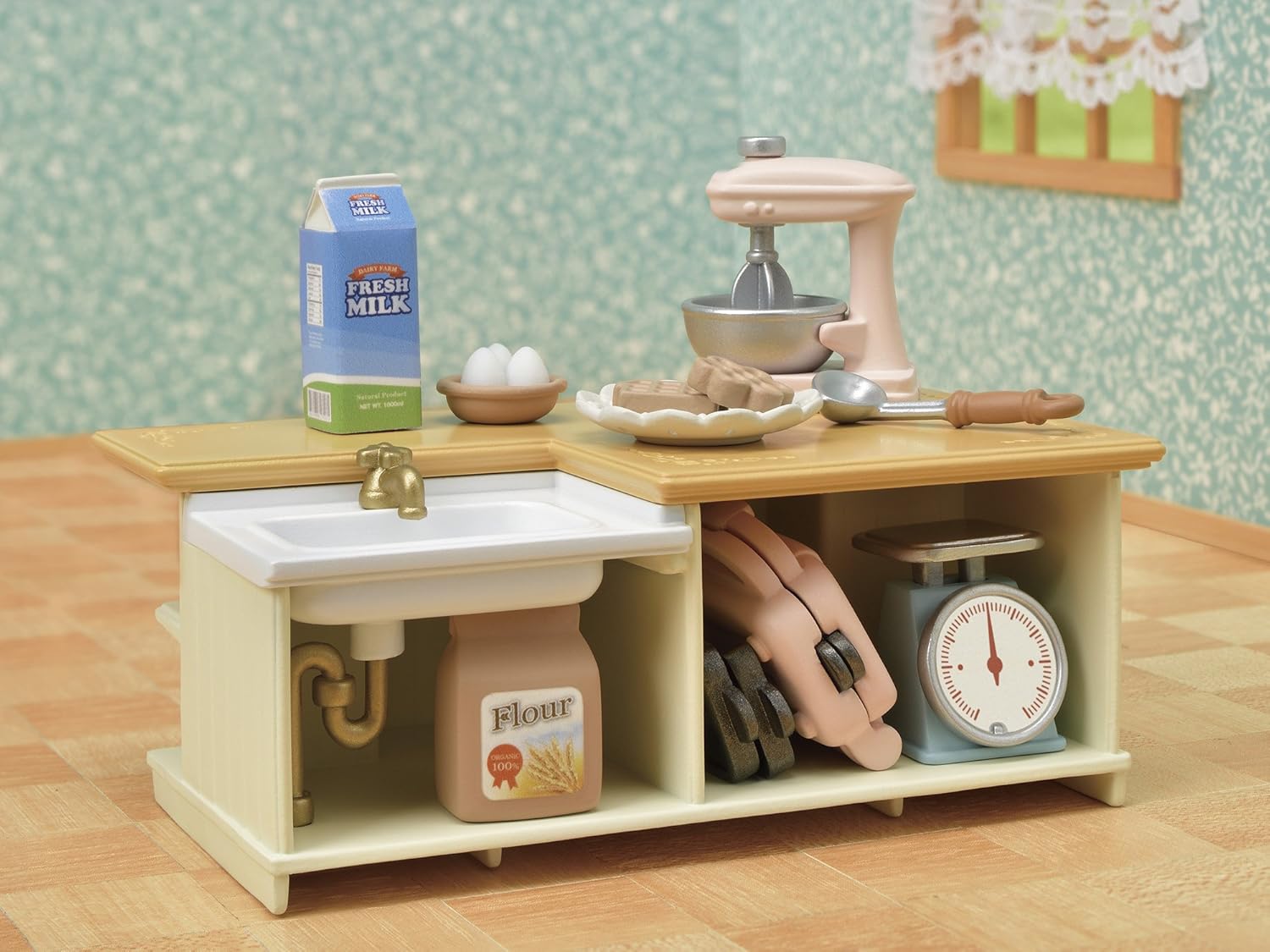 Sylvanian Families 5442 Kitchen Island Playset - Interactive Dollhouse Kitchen with Accessories 6