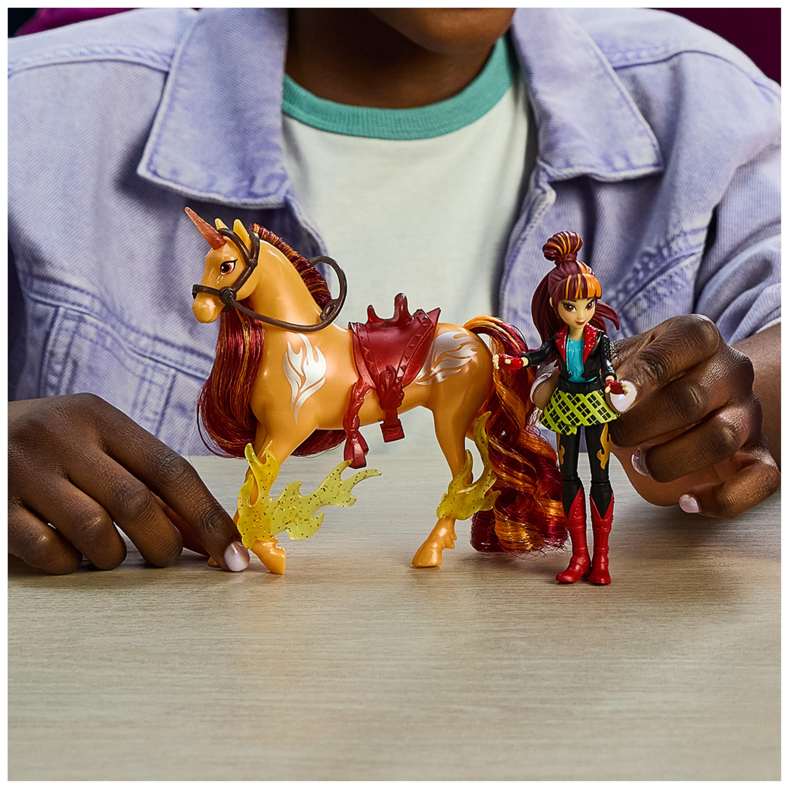 Unicorn Academy Valentina & Cinder Power of Friendship Playset | 4.5" Doll, 5" Unicorn, Translucent Accessories | Ages 4+ 4